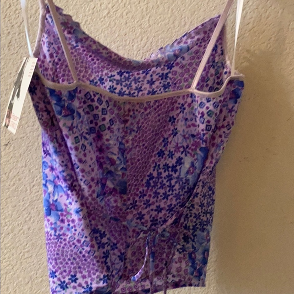 Floral R Wear Top - Picture 6 of 9